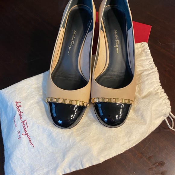 Salvatore Ferragamo low two-tone pumps - Picture 10 of 12